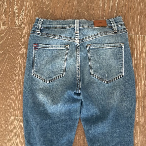 BDG Jeans with ripped knees. - Picture 3 of 5